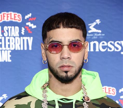 Anuel AA se muestra sin camisa y extrañando a Karol G